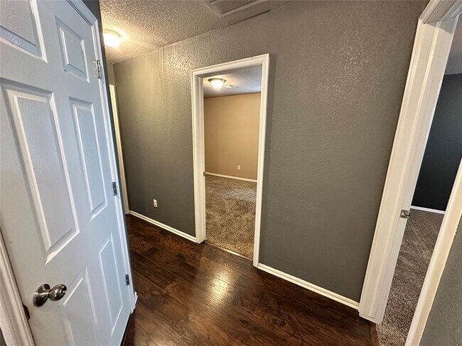 Building Photo - 6020 SE 86th St