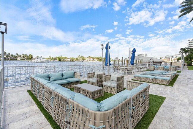 Building Photo - 209 N Birch Rd