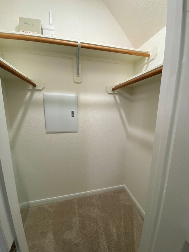 Building Photo - 9535 Empress Crossing Dr