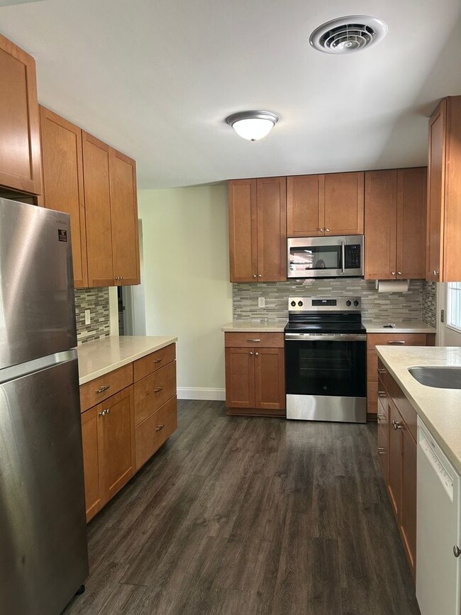 Building Photo - Beautiful Single Family Home