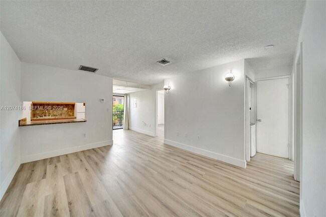 Building Photo - 777 SW 9th Ave