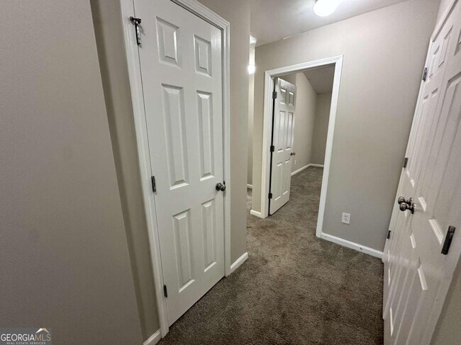 Building Photo - 4295 Youngstown Cir