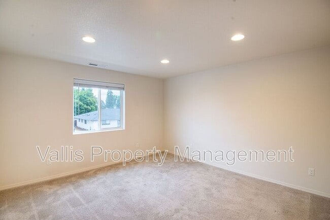 Building Photo - 4850 Heathwood St NE