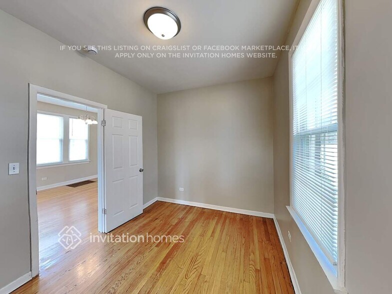 Building Photo - 2428 Ridgeland Ave