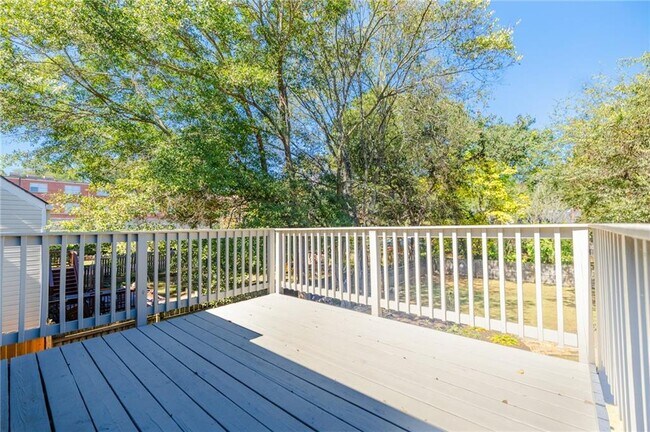 Building Photo - 1131 Winburn Dr