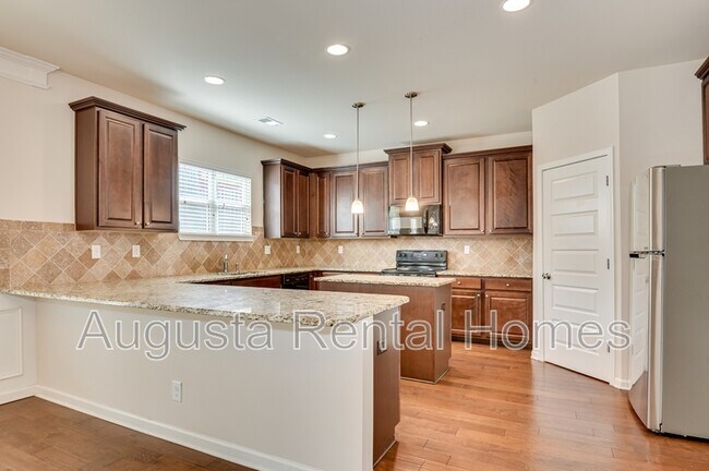 Building Photo - 5014 Vine Ln