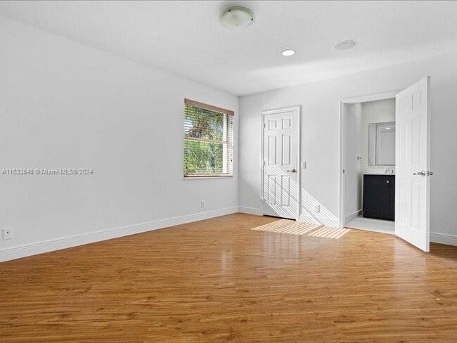 Building Photo - 926 Marina Dr