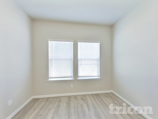 Building Photo - 5915 Noah Pl