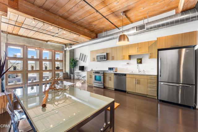 Building Photo - 530 S Hewitt St