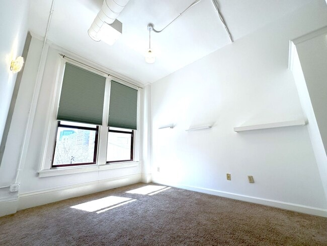 Building Photo - 1 bedroom Condo in Cawker Building