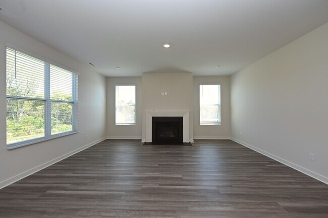 Building Photo - **BE THE VERY FIRST ONE TO LIVE IN THIS BRAND NEW HOME IN THE EXCLUSIVE GREENHILL ESTATES NEIGHBO...
