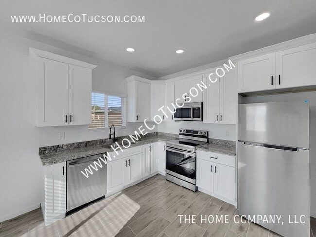 Building Photo - 1603 S Van Buren Ave