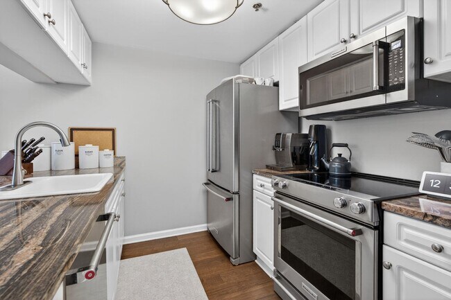 Building Photo - 2 Constitution Ct