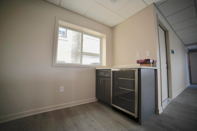 Building Photo - 1410 E Capitol Dr