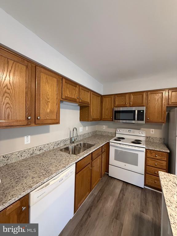 Building Photo - 4003 Fountain Bridge Ct