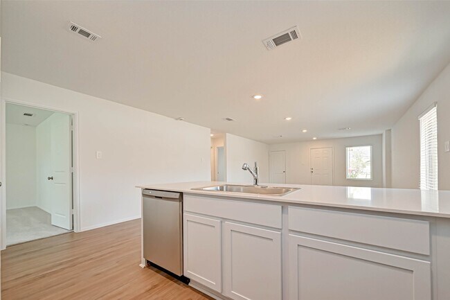Building Photo - 22310 Mountain Pne Dr