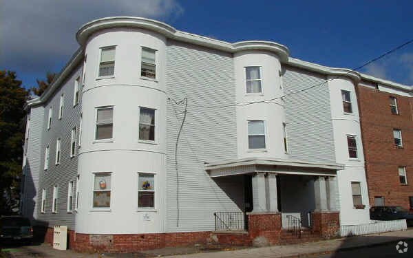 Building Photo - 208 Linden St
