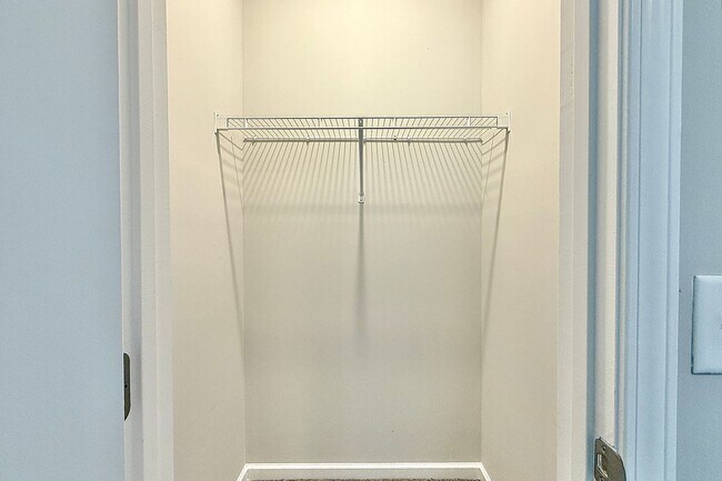 Building Photo - AVAILABLE NOW! (Pet Friendly)