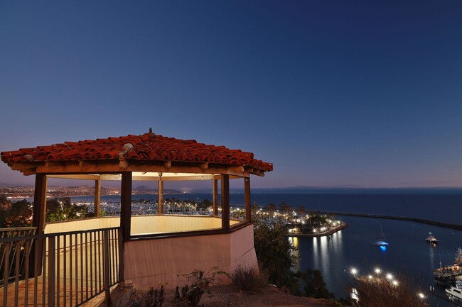 Building Photo - Exquisite beach home with Ocean and Harbor...