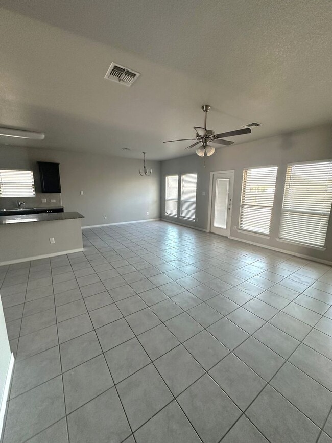 Building Photo - Newer 4 Bedroom in Temple Tx