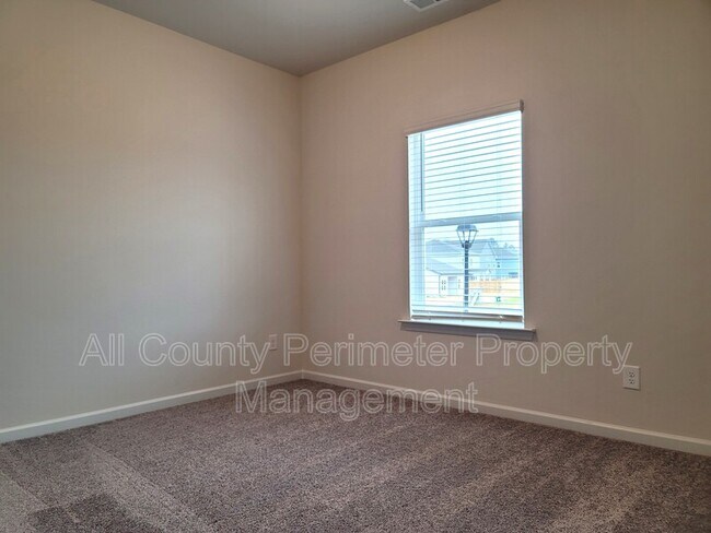 Building Photo - 25 Rambling Oaks Dr NE