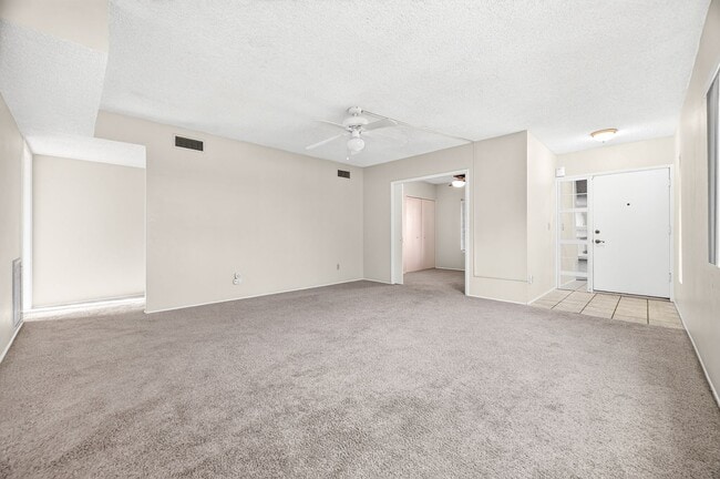 Building Photo - 510 W Cll Lago