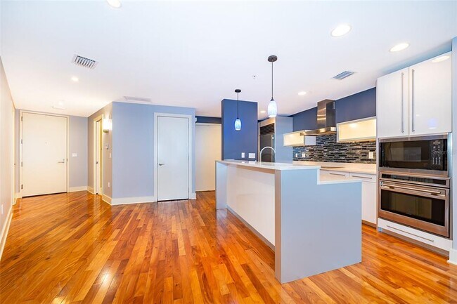 Building Photo - 260 S Osceola Ave