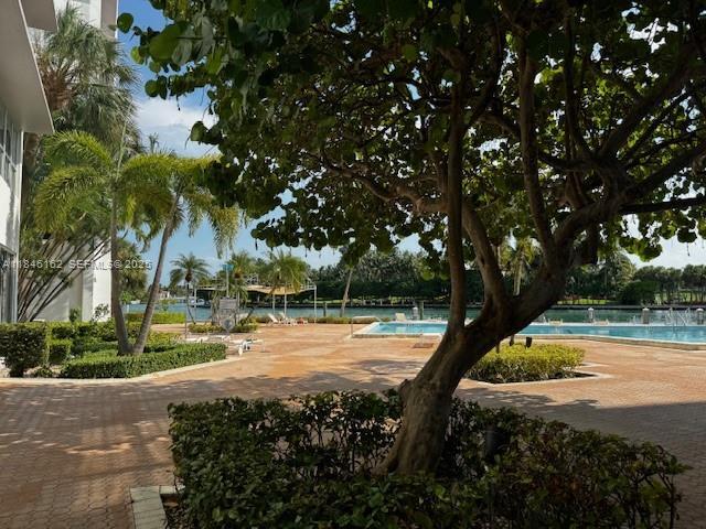 Building Photo - 9100 W Bay Harbor Dr