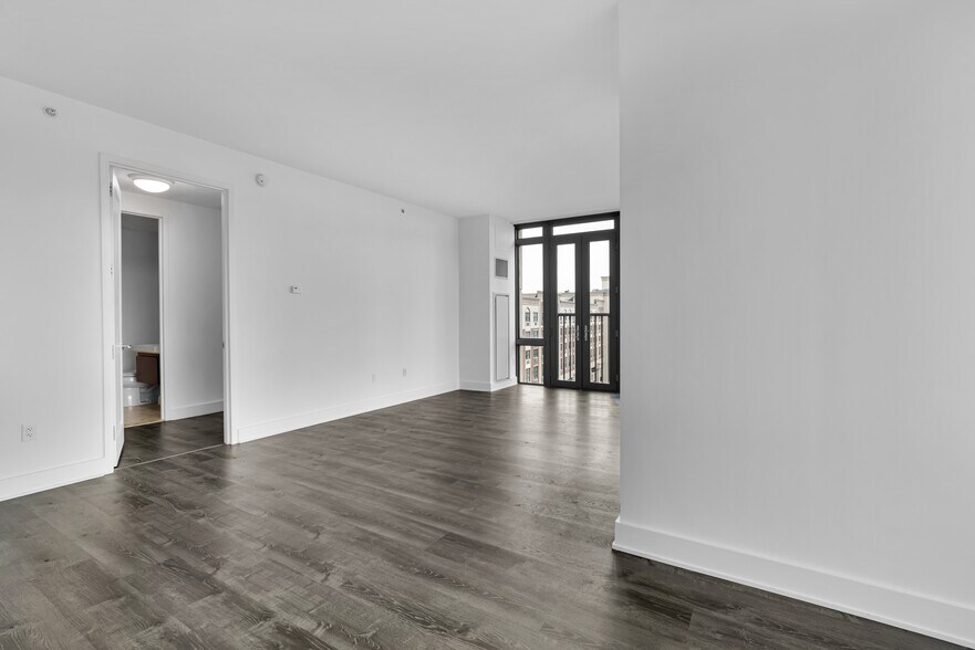 Building Photo - 175 Huguenot St