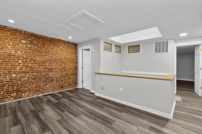 Building Photo - 1015 Ann Ave