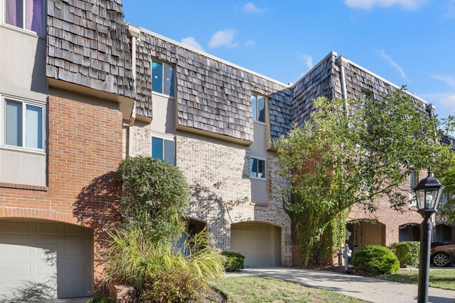 Building Photo - 3368 Montavesta Rd