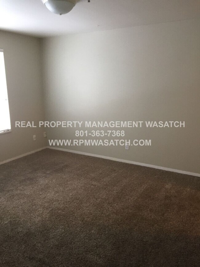 Building Photo - Come See This Spacious 2-bedroom 2-Bath in Downtown Salt Lake City!!