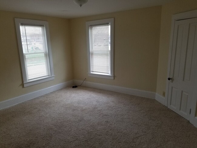 Building Photo - 3 bedroom 1 bath house