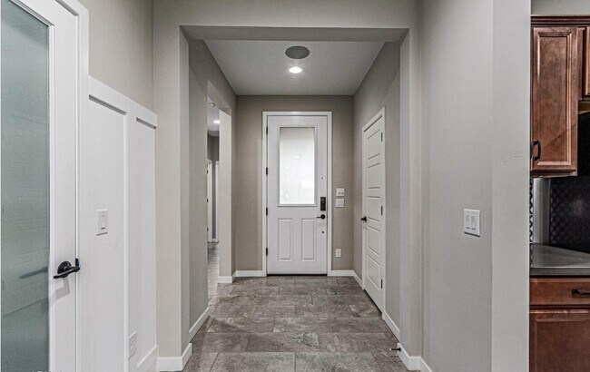 Building Photo - 5059 N 183rd Ln