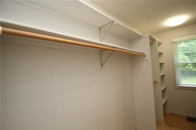 Building Photo - 5 Spruce Ln