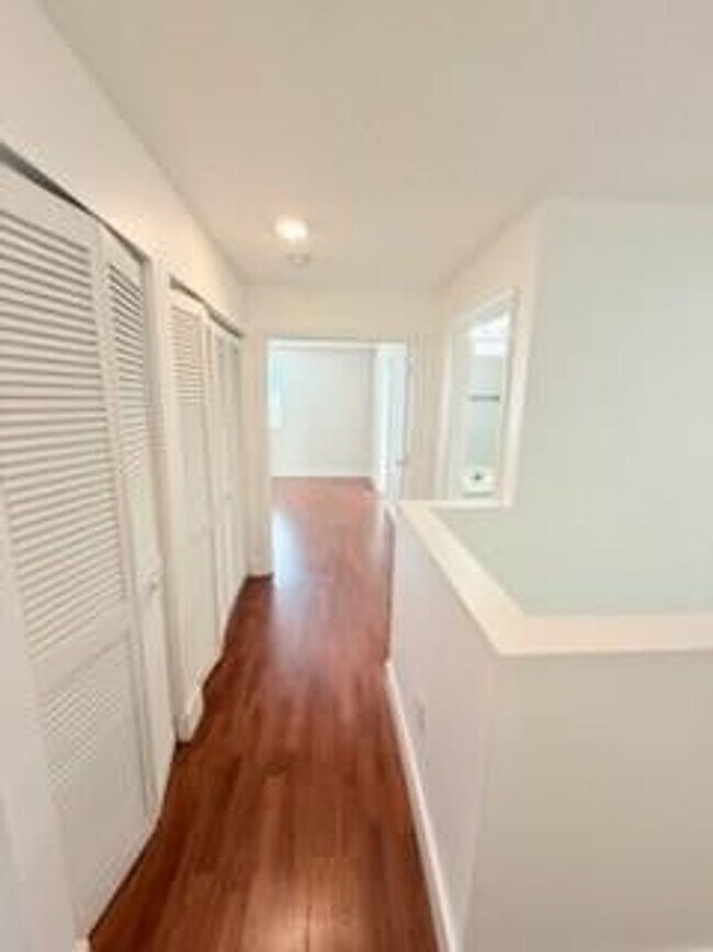 Building Photo - 2400 NW 98th Ln