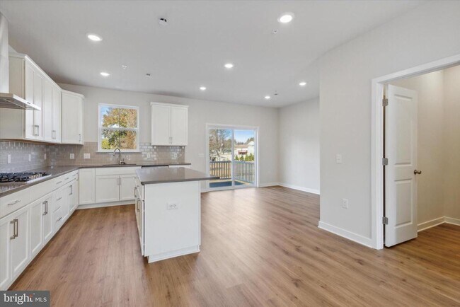 Building Photo - 308 Bennetts Ct
