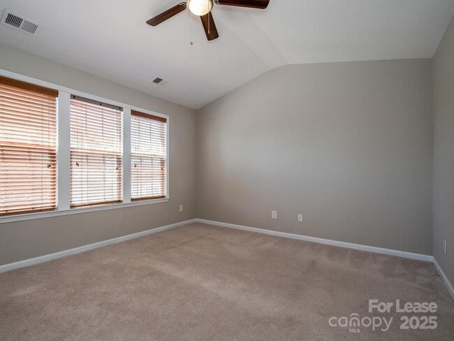 Building Photo - 14930 Ballantyne Village Way