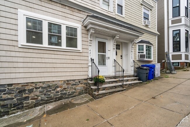 Building Photo - 431 E 6th St