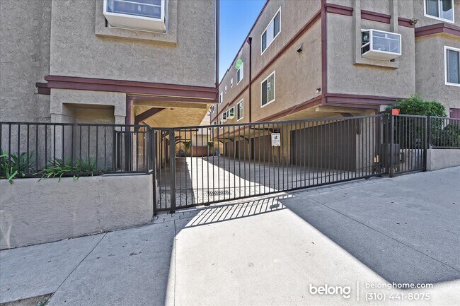 Building Photo - 720 Waterloo St