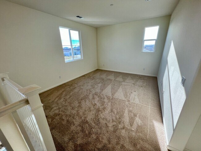 Building Photo - 5 Bedroom home with FULL MOTHER IN LAW SUI...