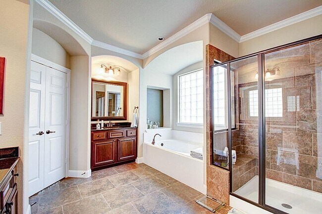 Building Photo - 10 Cayuga Pond Ct