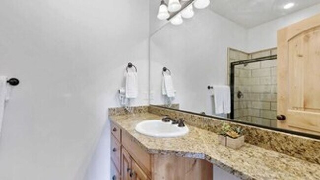 Building Photo - Beautiful 3-Bedroom Home in Eden!