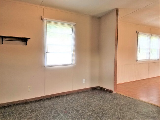 Building Photo - 1617 Nettle Knob Rd