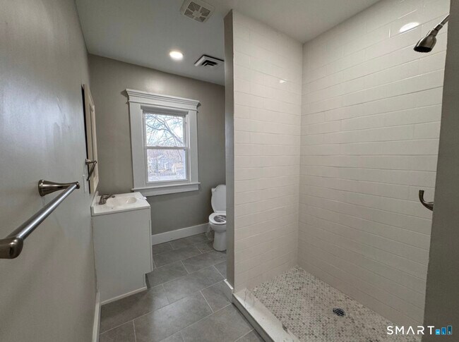 Building Photo - 166 Sherman Ave