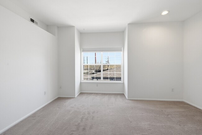 Building Photo - 7470 Singing Hills Dr