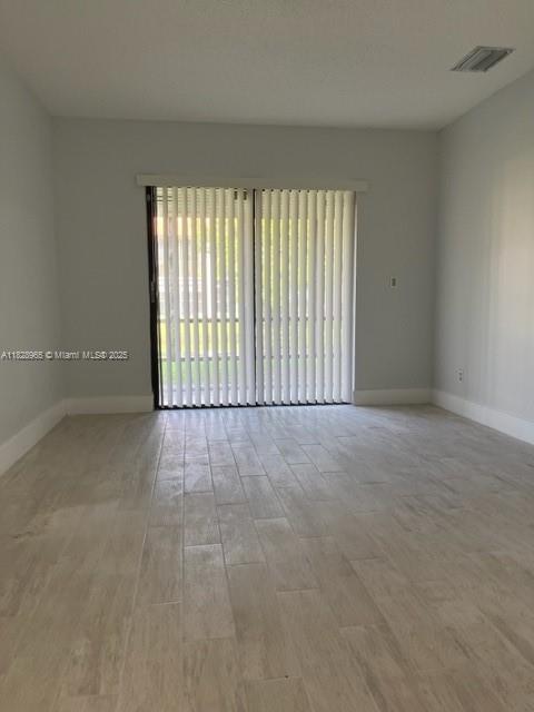 Building Photo - 447 Lakeview Dr