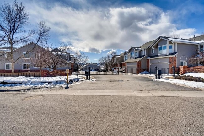 Building Photo - NICE 3 BDRM, 3 BATH, 2-CAR GARAGE + CLUBHOUSE AND POOL! AVAILABLE OCT. 1st