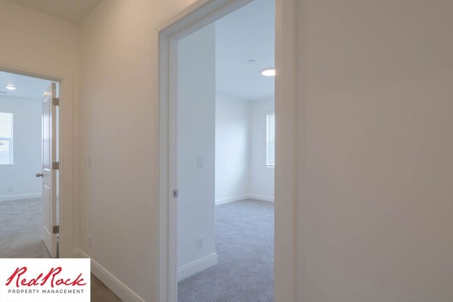 Building Photo - Spacious 3 Bedroom Unit in Desert Color With Pool & Lagoon Access