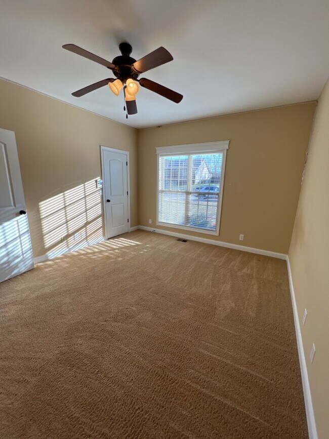 Building Photo - 1320 Vantage Ct